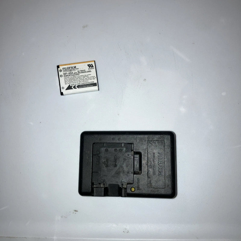 Fujifilm FinePix Z700EXR Digital Camera Battery And Charger Only Work NP-45A