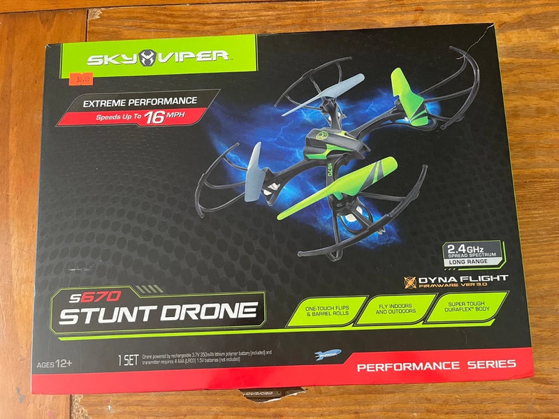 Sky Viper S670 stunt drone box, black and green, 2.4GHz quadcopter
