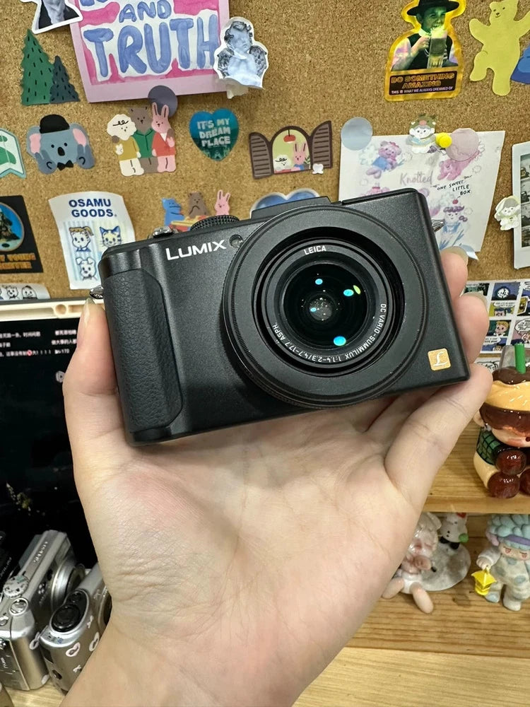 Panasonic LUMIX DMC-LX7 1/1.7¡± Sensor 10.1MP Camera with f/1.4-2.3 LEICA Lens