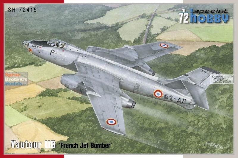 1:72 Vautour IIB French jet bomber model kit, grey aircraft with French roundels