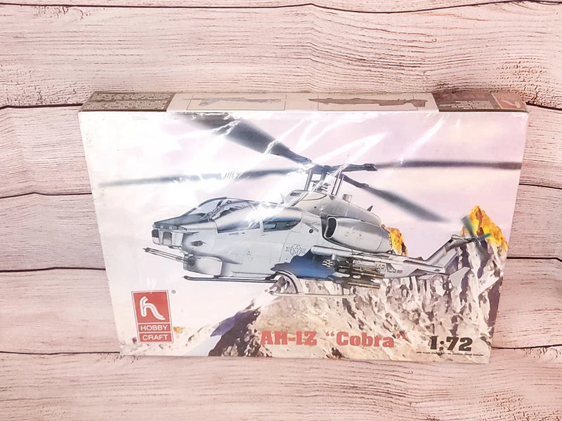 1:72 AH-1Z Cobra attack helicopter model kit in retail box