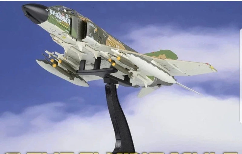 NEW HOBBY MASTER 1:72 F-4D Phantom II model on display stand, gray and camo finish