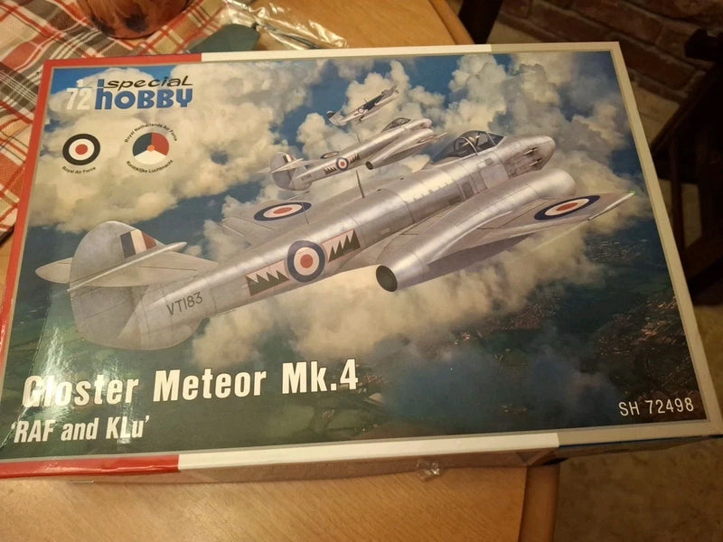Gloster Meteor Mk.4 plastic model kit box with RAF and Klu artwork