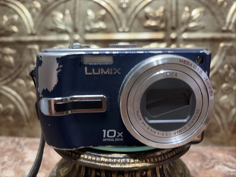 Panasonic Lumix DMC-TZ3 Digital Camera Leica 10x Zoom  Card, Battery & Charger