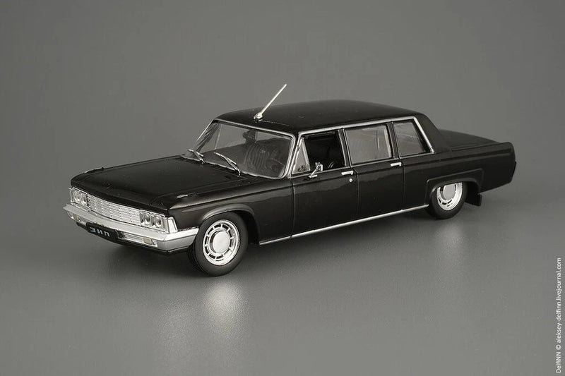 Diecast Soviet limousine ZIL 114 DeAGOSTINI 1/43 Scale model car USSR