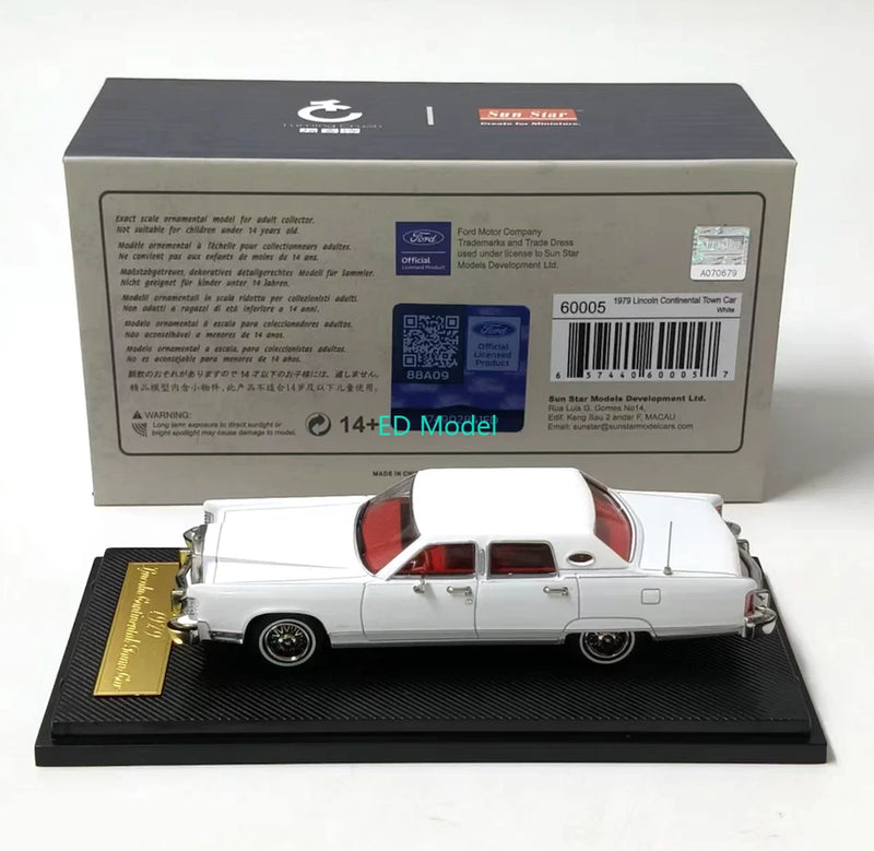 BN Sunstar 1:64 White 1979 Continental Town Classic Model Diecast Metal Car