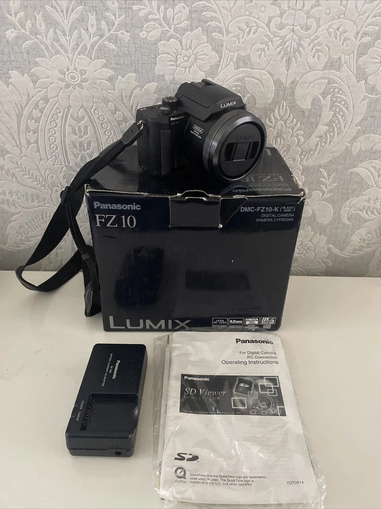 Panasonic Lumix FZ 10 Digital Camera - Leica DC Vario-Elmarit. BOXED. In EXC
