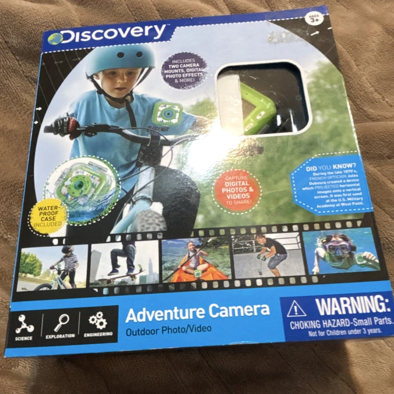 Discovery adventure camera outdoor photo/video kit with waterproof case and green helmet
