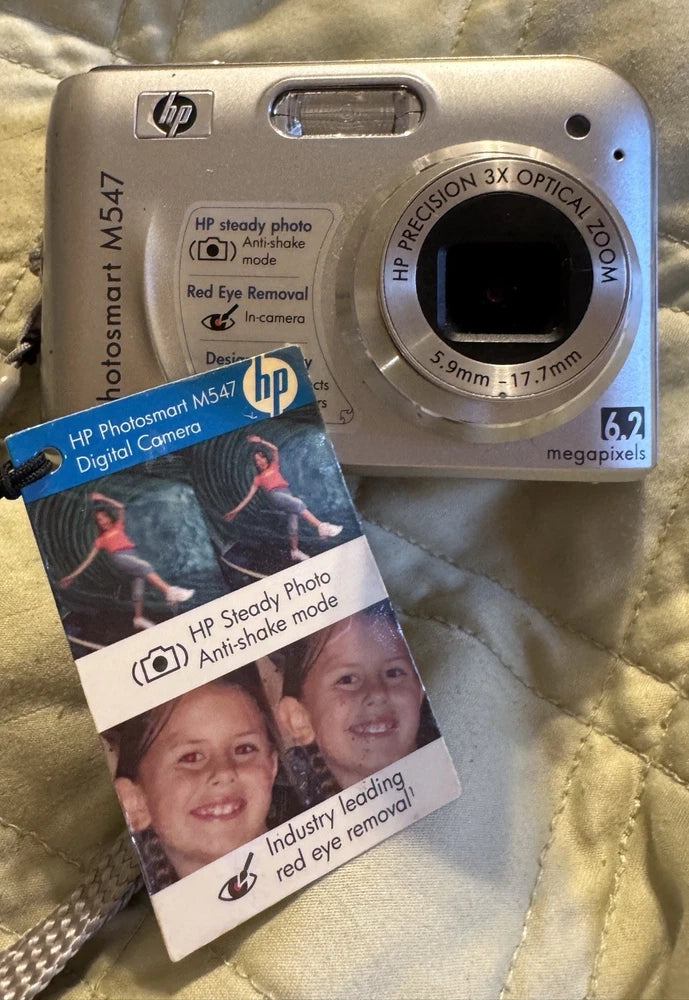 HP Photosmart M547 6.2MP Compact Digital Camera Silver Tested / Hang Tag Clean
