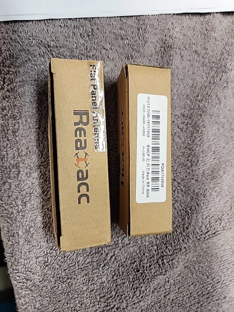 Realacc flat panel RHCP antenna set in cardboard packaging, two box sleeves