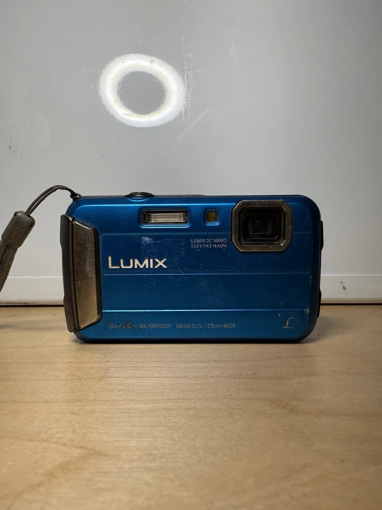 Panasonic LUMIX DMC-TS30 16.1MP Compact Waterproof Camera UNTESTED FOR PARTS