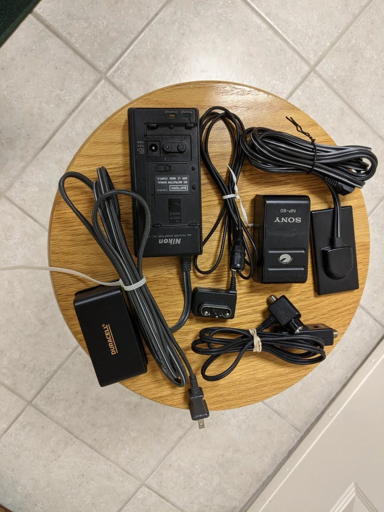 Nikon Hi8   Action 8 VN-950  8mm Video Camera Recorder, carrry bag, user manual,