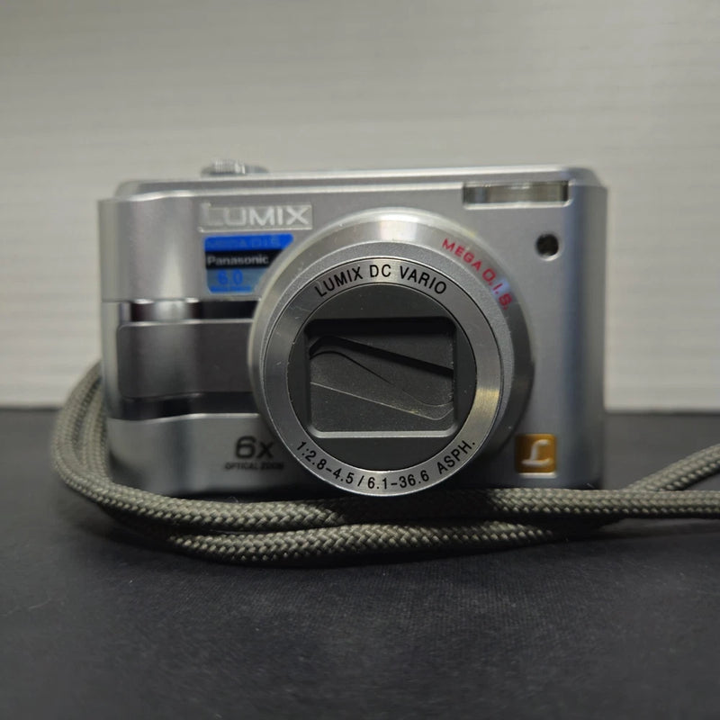 Panasonic LUMIX DMC-LZ5 6.0MP Digital Camera Silver PARTS/REPAIR READ