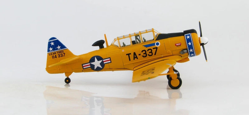 1:72 T-6G Texan trainer plane model, yellow with blue star markings