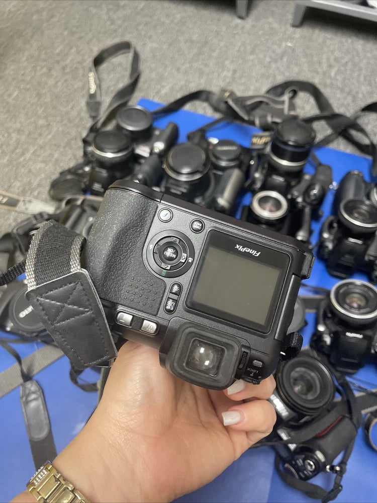 20X **AS IS** SONY ILYMPUS,NIKON ,KODAK, CANON FUJIFILM ,LUMIX DIGITAL CAMERAS