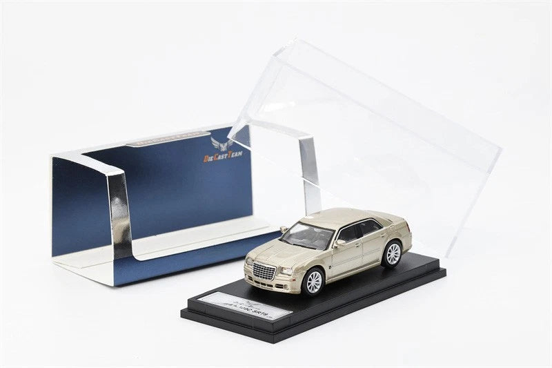 DCT 1:64 300C SRT8 Gold Diecast Model Car