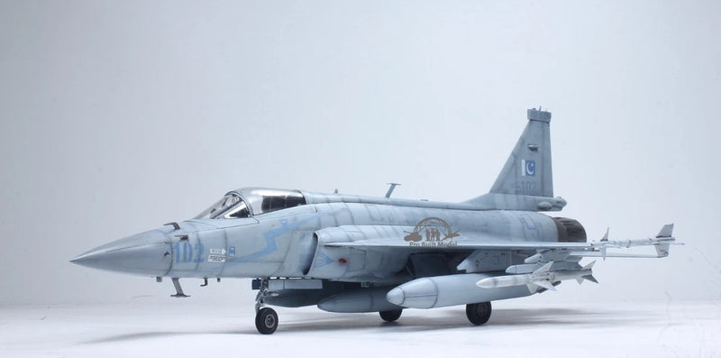(Pre-Order) Pakistan JF-17 Thunder 1:48 Pro Built Model