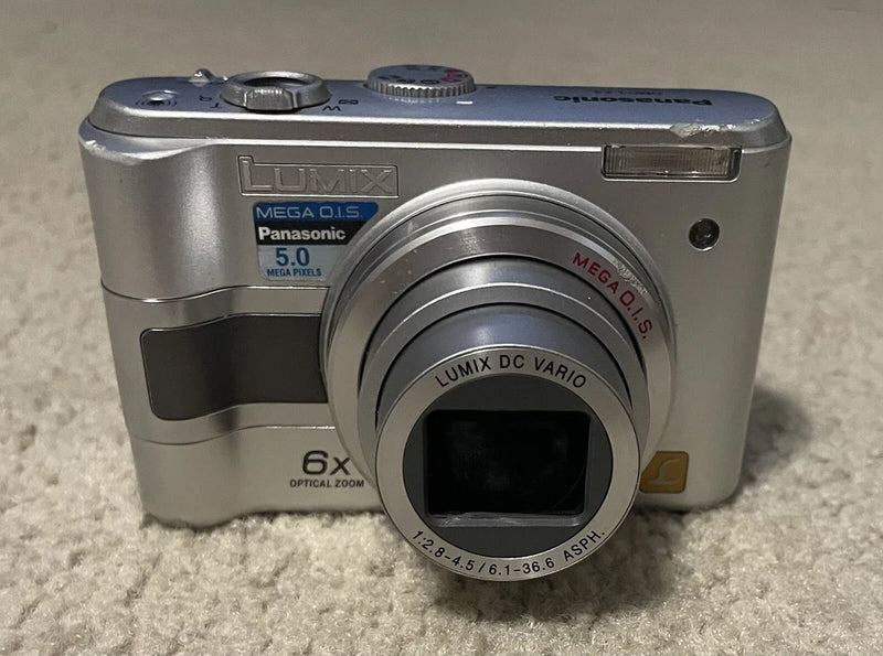 Panasonic LUMIX DMC-LZ3 5MP Digital Camera with 6x Optical Zoom (Silver) TESTED