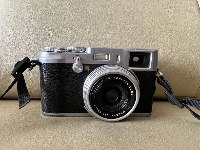 Fujifilm X100 12.3MP APS-C CMOS EXR 4x Optical Zoom Digital Camera -90% New
