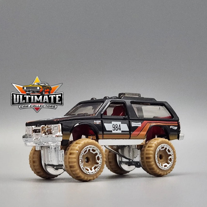 1982-1994 Chevy Blazer 4x4 Collectible 1/64 Scale Diecast Model Collector Car
