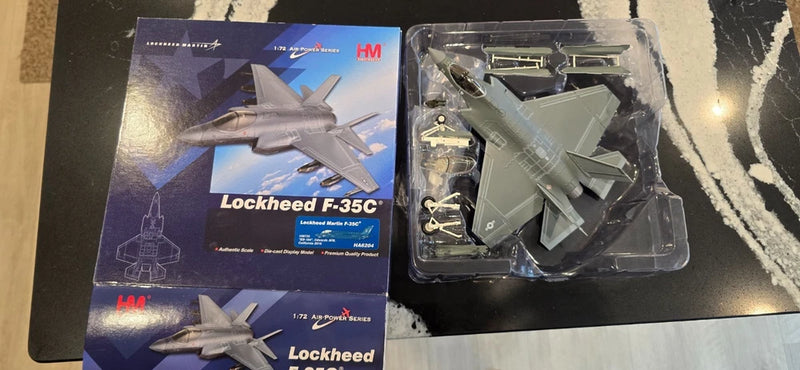 Lockheed F-35C 1:72 model kit in blister pack, gray jet parts visible in box