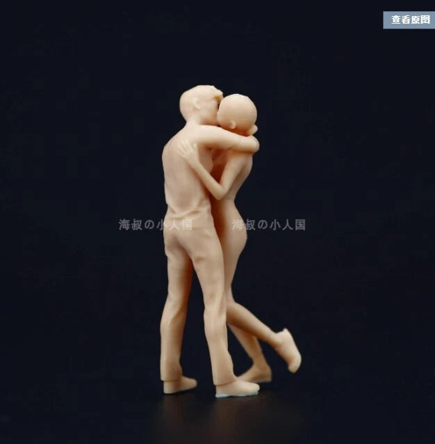 1/87 Young Couple Kiss Scene Prop Miniatures Figure Doll For Cars Vehicles Toy
