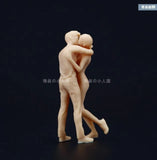 1/87 Young Couple Kiss Scene Prop Miniatures Figure Doll For Cars Vehicles Toy