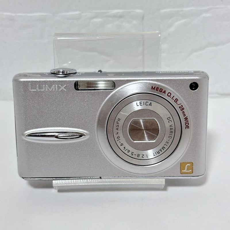 Panasonic LUMIX DMC-FX30 Silver Compact Digital Camera with Accessories