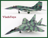 Hobby Master 1/72 MIG-29 Fulcrum C model in green camouflage, landing gear visible