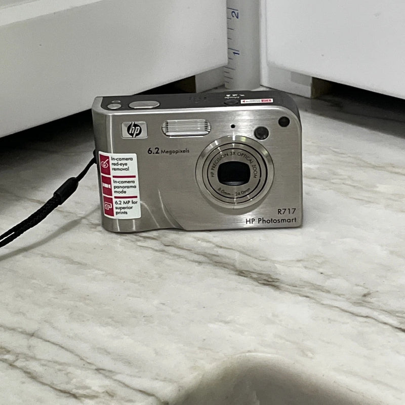 HP PhotoSmart R717 6.2MP Silver Digital Camera With Battery/ Not Charged