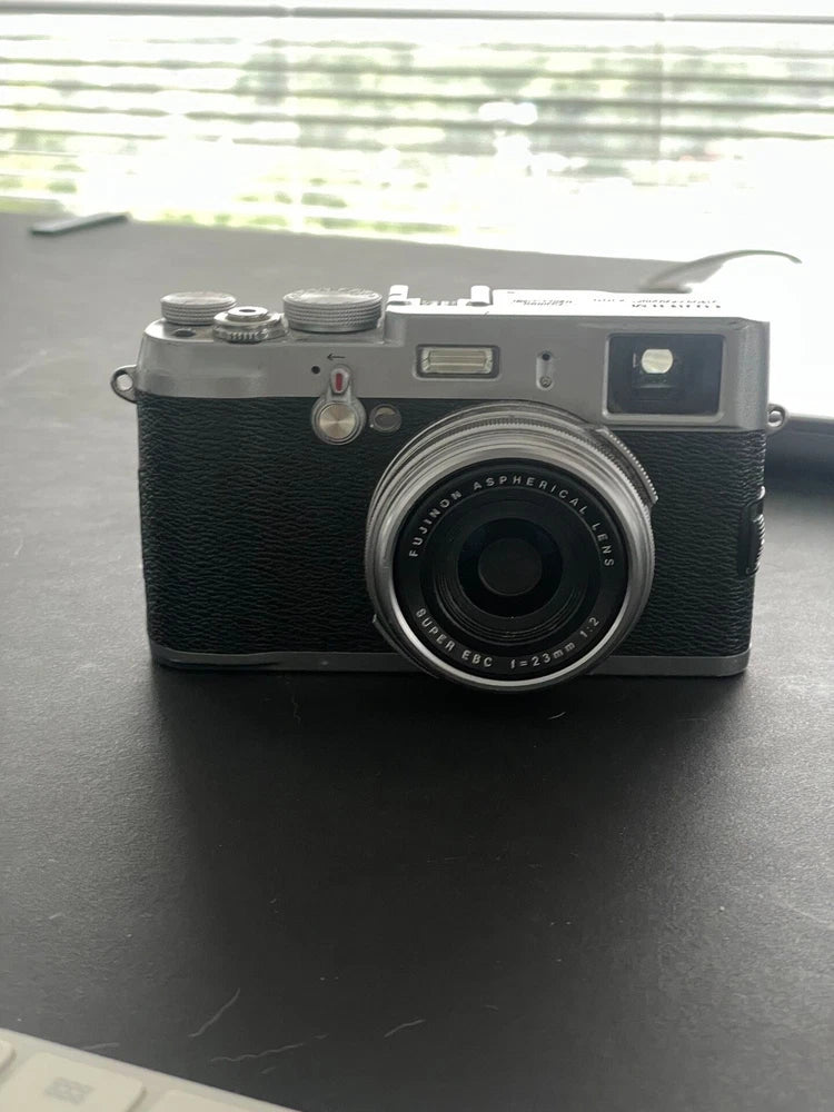 Fujifilm X100 12.3MP APS-C CMOS EXR 4x Optical Zoom Digital Camera Used English