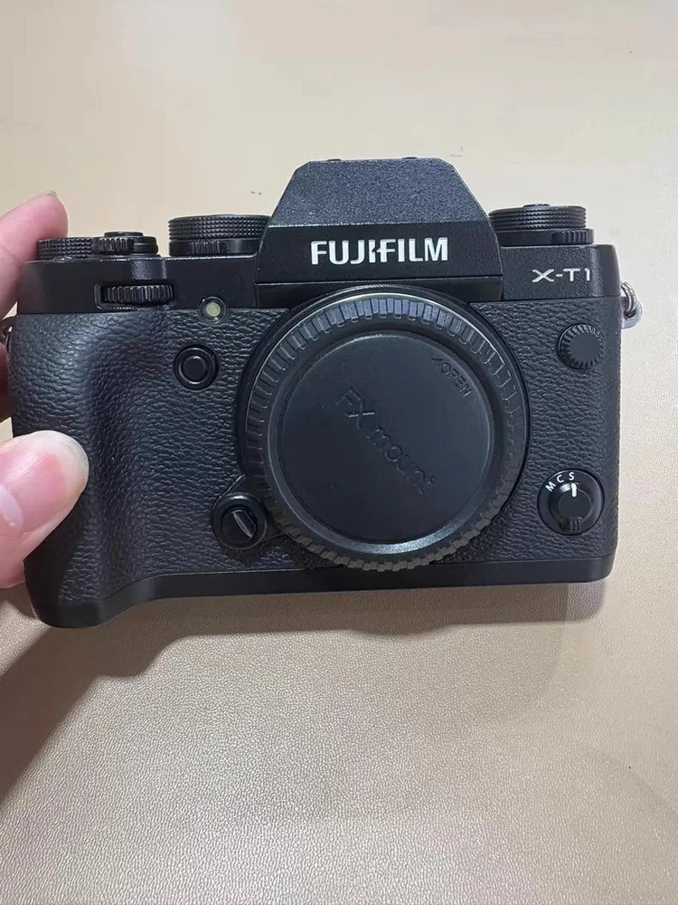 Fujifilm X-T1 16.3MP Mirrorless Digital Camera Body -95% New -English Languages