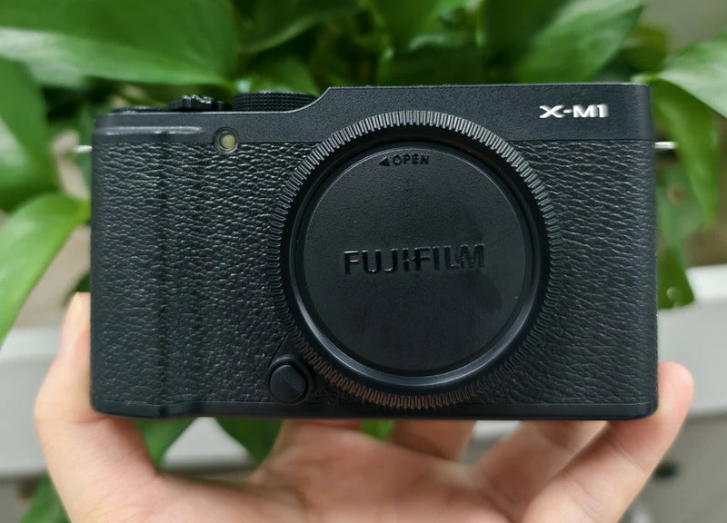 Fujifilm X-M1 Digital Camera Black Body Olny English Language Body Only 90% new