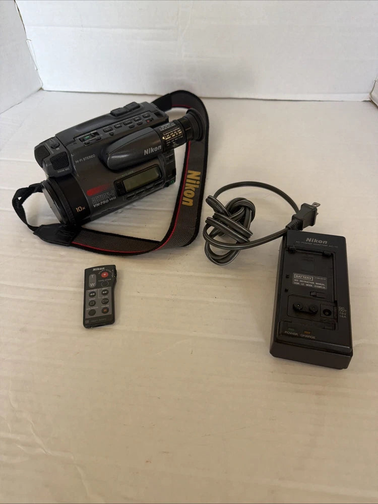 Nikon VN-750 Hi8 Action-8 LCD 8mm Video Camcorder Record 10x Zoom - Untested