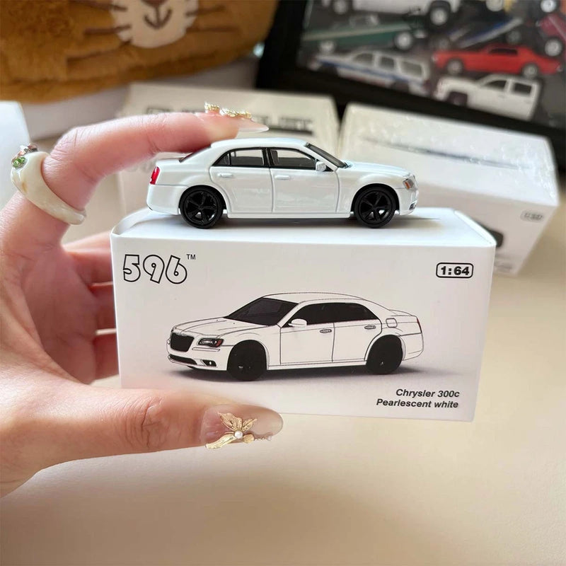 596 Model 1:64 Chrysler 300C white Die-Cast Model Car