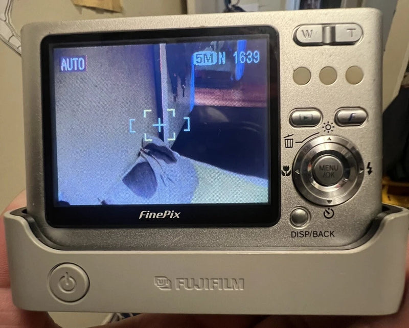 FUJIFILM Finepix Z1 Digital Camera W/ Charging Dock And Battery