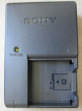 Sony camera battery charger with charging bay for G battery