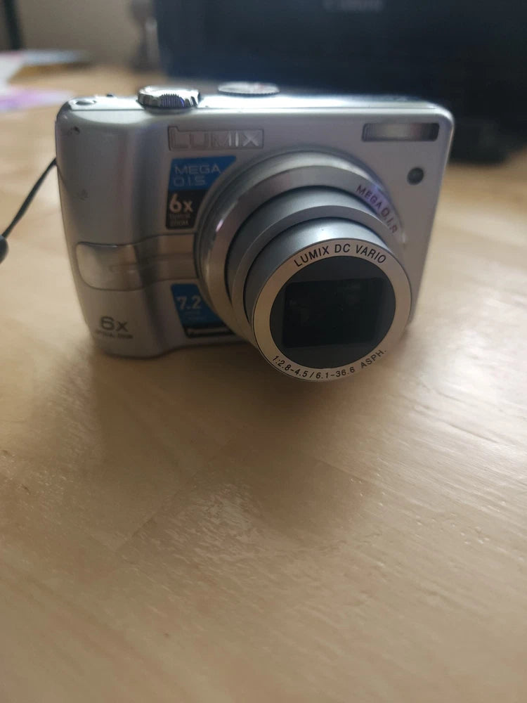 *used* Panasonic Lumix DMC-LZ7 7.2MP Compact Digital Camera Silver