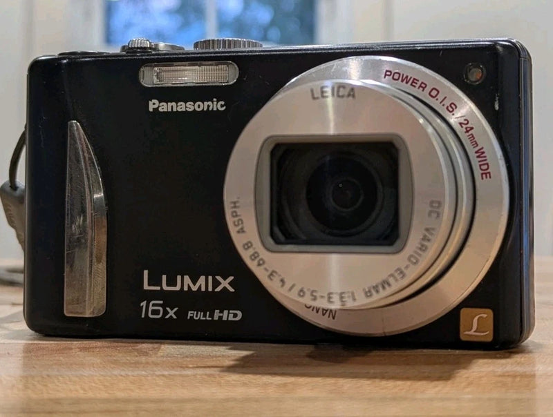 Panasonic LUMIX DMC-ZS15 12.1MP 16x Zoom Compact Digital Camera - Works w/ Issue