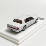 MK 1:64 White Lincoln Town Car Luxury Sedan Model Diecast Metal Car