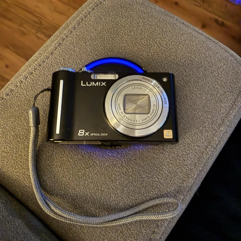 Panasonic Lumix DMC-ZR1 8X Optical 12MP Digital Camera Black UNTESTED No Charger