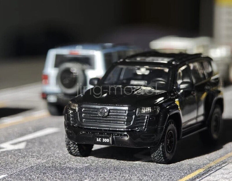 Masdi 1:64 Black LC300 Land Cruiser ORV SUV Sports Model Diecast Metal Car
