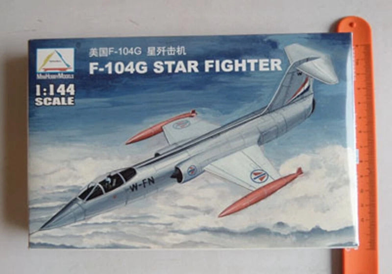 1/144 Plastic Model Kits US F-104G Star Fighter 80413  AGES 14+