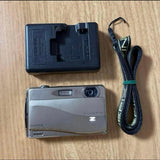 Fujifilm FinePix Z800EXR Gold Digital Camera Tested with Accessories
