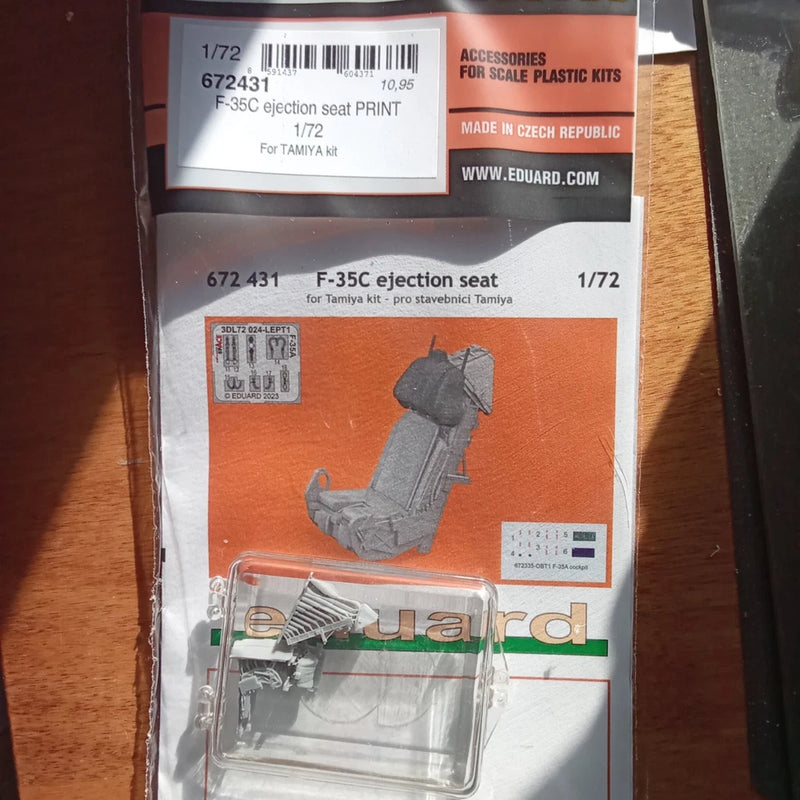 Plastic ejection seat accessory kit, F-35C, 1/72 scale in retail packaging
