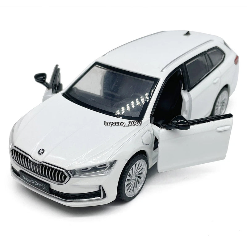 1:35 Skoda Superb IV Combi Model Car Diecast Toy Cars Toys for Boys Kids White