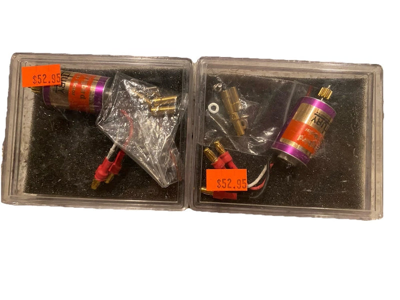 RC brushless helicopter motor set in blister tray, red and purple cylindrical motors
