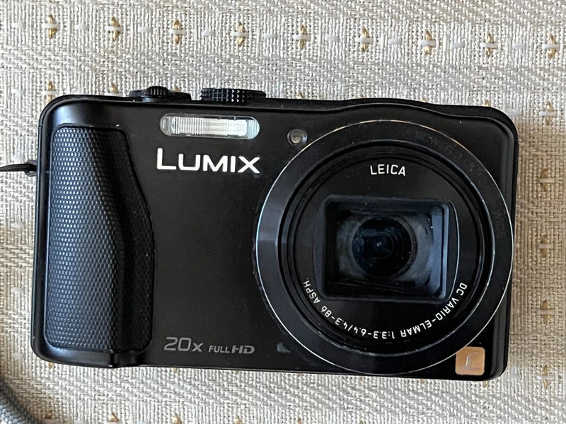 Pansonic Lumix DMC ZS25  16.1MP 20x Zoom Digital Camera--Black. For parts.