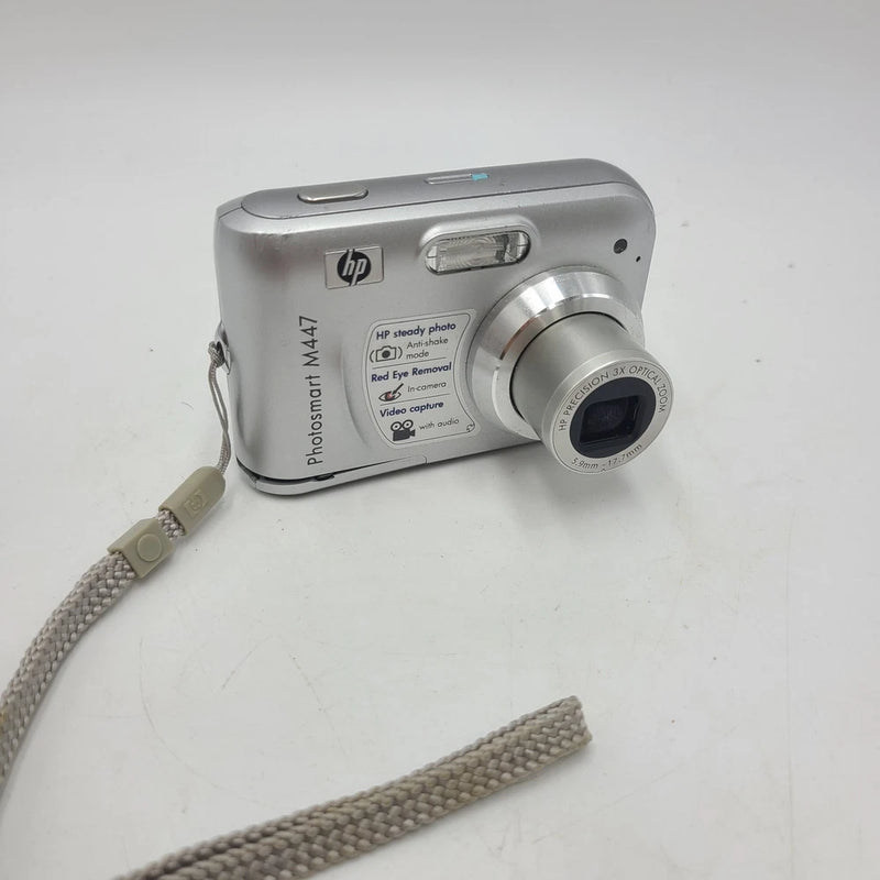 HP PhotoSmart M447 5.0 MP Digital Camera