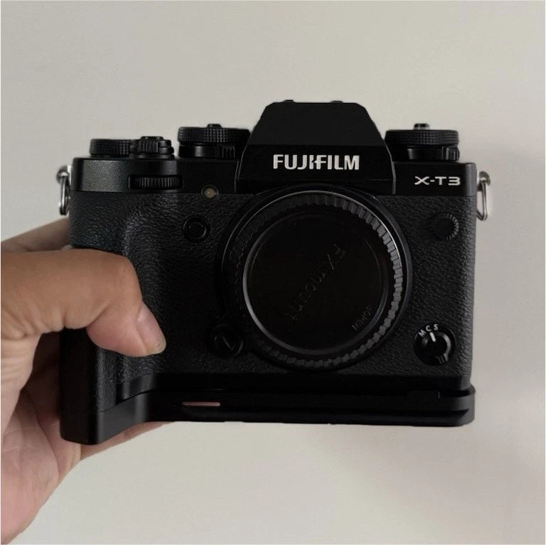 Fujifilm X-T3 Mirrorless Camera Body Black 26.1MP 3" USB + Charger Strap